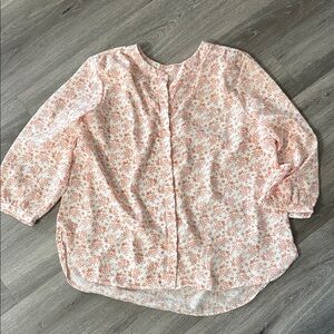 Chic Floral Blouse in Soft Pink